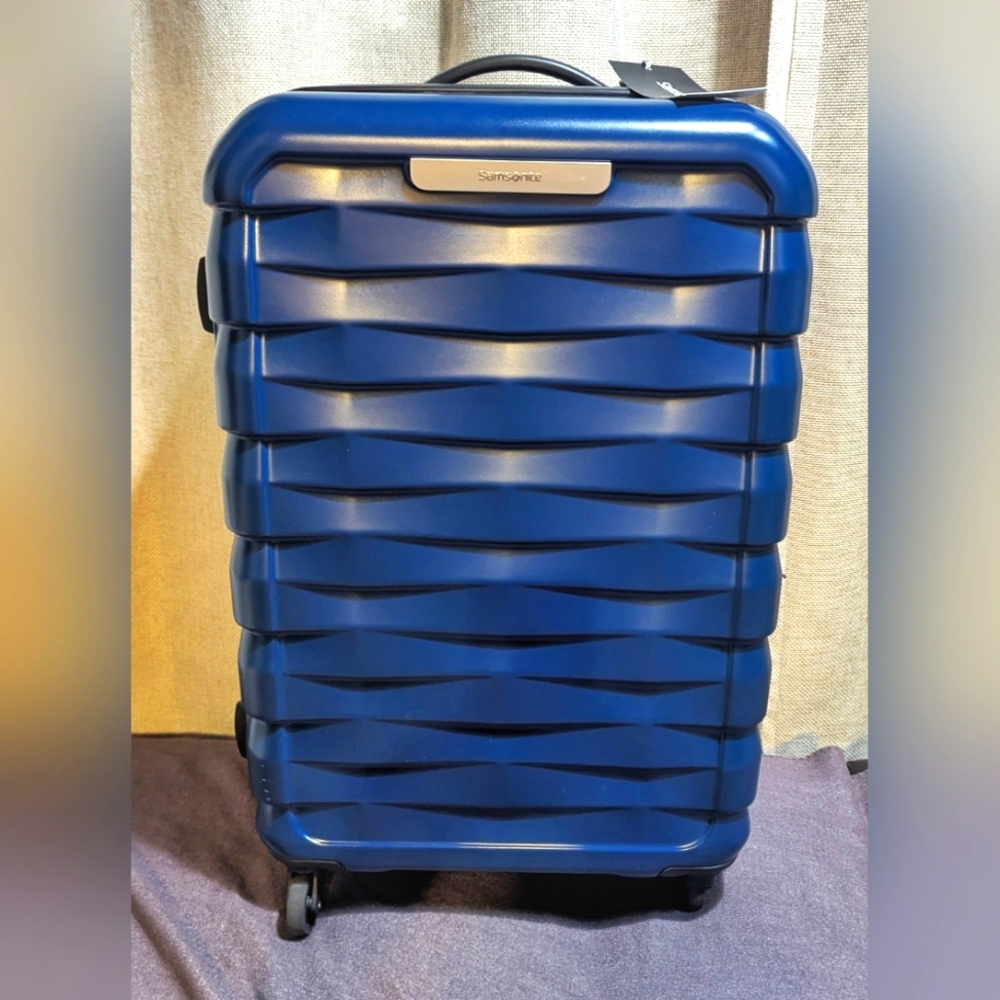 Samsonite "Glengariff X" 24” Hardshell Spinner Luggage *NWT*